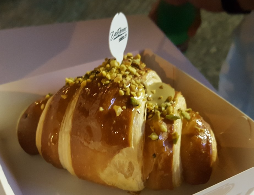The most expensive Cornetto from Napoli for 100 Euros! - amalfistyle