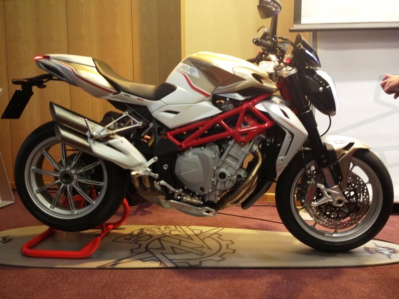 MVアグスタ Brutale ブルターレ 熱さ ARROW チタニウムサイレンサー