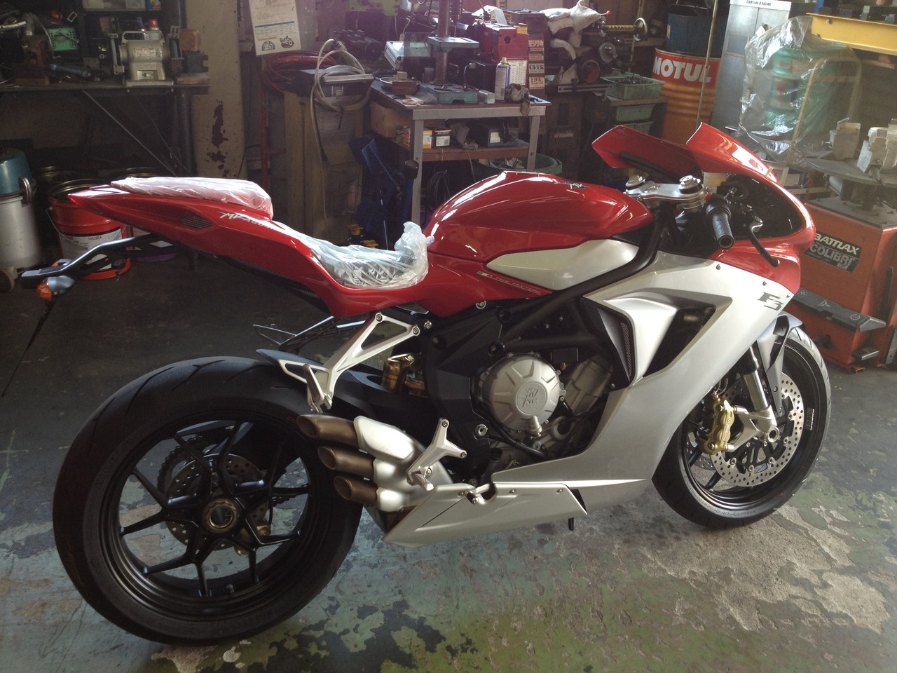 来ましたよ Mv Agusta F3 パート2 Side B 出雲 バイク 販売 修理 島根県 出雲市のバイクショップ サイドビー 来ましたよ Mv Agusta F3 パート2 Side B 出雲 バイク 販売 修理 島根県 出雲市のバイクショップ サイドビー