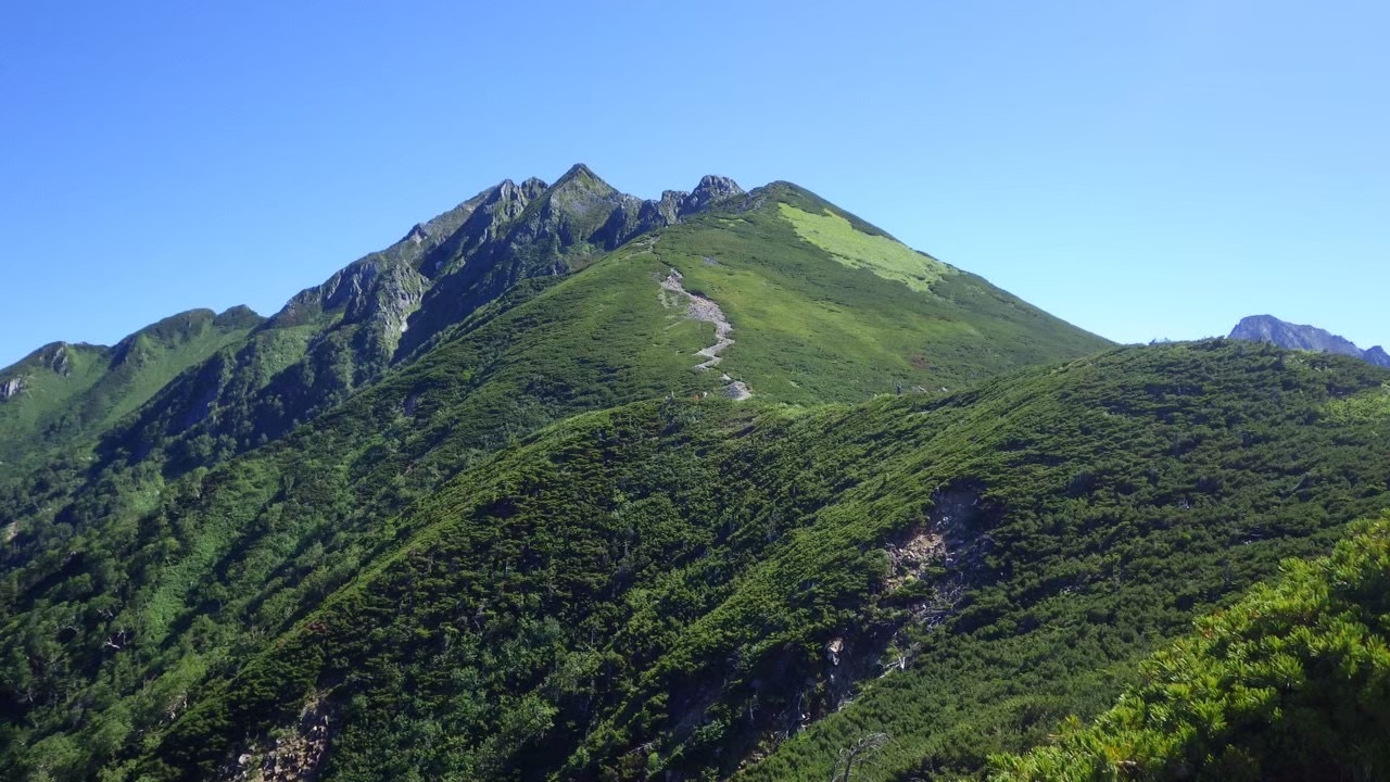 西穂丸山　奥には西穂独標＆西穂高岳