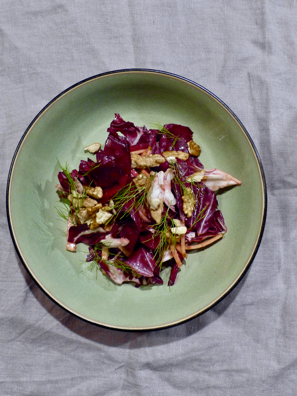Radicchiosalat mit Äpfeln, Beete, Miso und Walnüssen - Hannes Flade