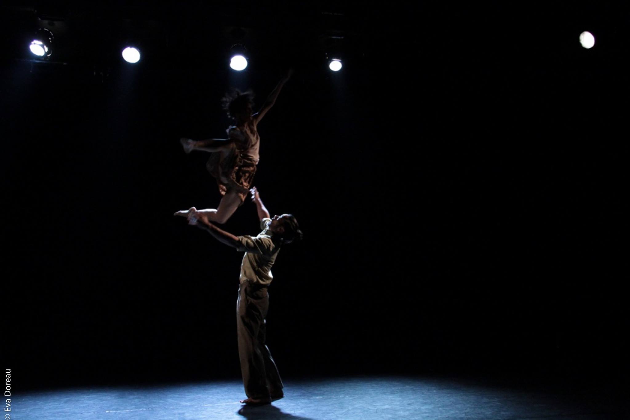 "Je viens du deux" Compagnie de dos /Dorine Aguilar, Guillaume Chan Ton Photo ©Eva Doreau