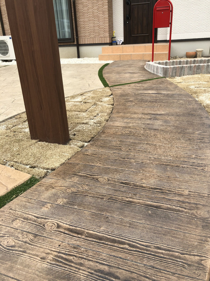 スタンプコンクリートとは？費用、種類、耐久性などメリットと