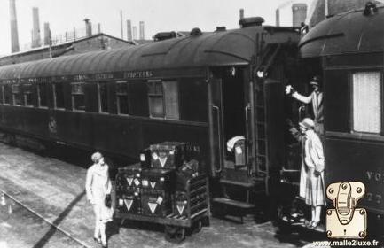 Voyage en train avec ces bagages louis vuitton