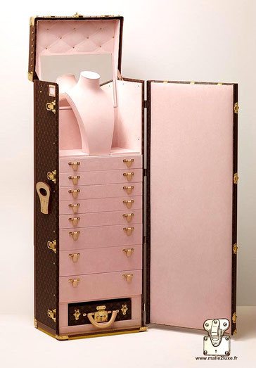 Malle haute joaillerie pour bijoux louis vuitton place vendome