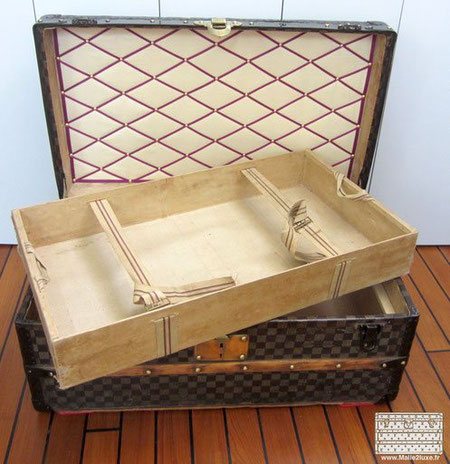 Malle cabine vuitton damier ouverte