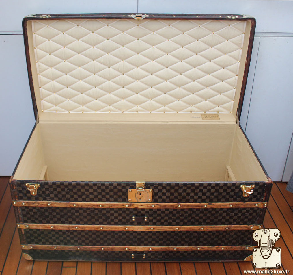 capiton malle courrier Louis Vuitton