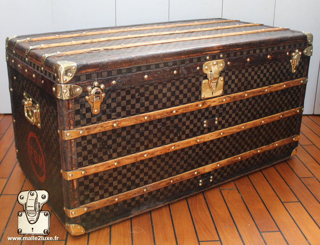 malle courrier Louis Vuitton