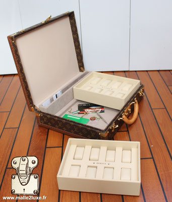 Suitcase Louis vuitton trunk