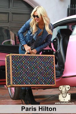 paris hilton aime les malles louis vuitton