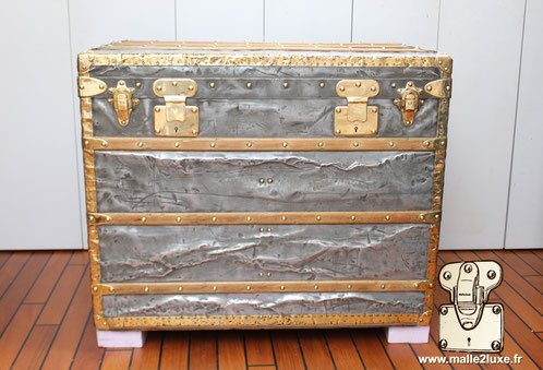 Malle courrier en zinc et laiton louis vuitton
