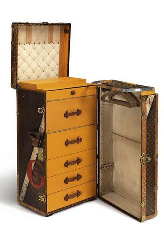 malle wardrobe louis vuitton