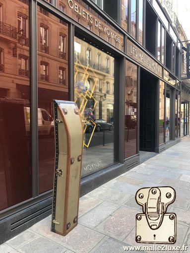 malle devant la boutique moynat rue st honore paris