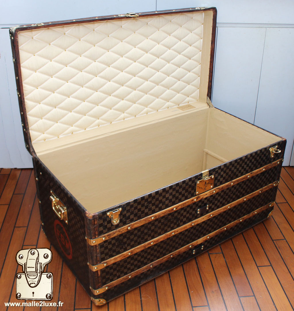 malle courrier Louis Vuitton