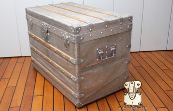 malle courrier Louis Vuitton aluminium