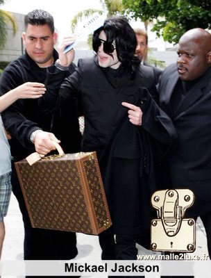 Mickael Jackson aime les malles louis vuitton