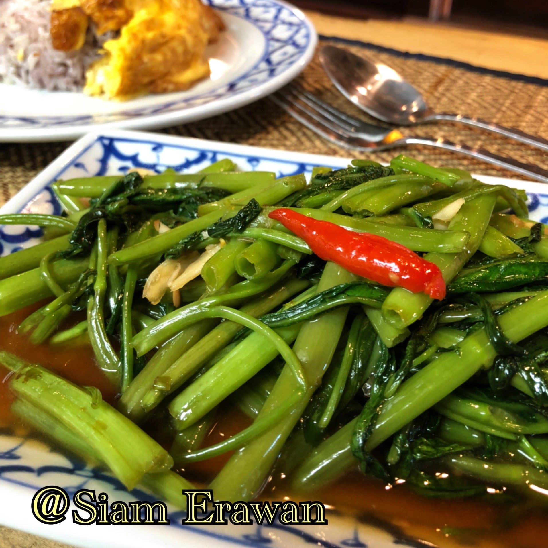空芯菜炒めの「パックブンファイデーン」