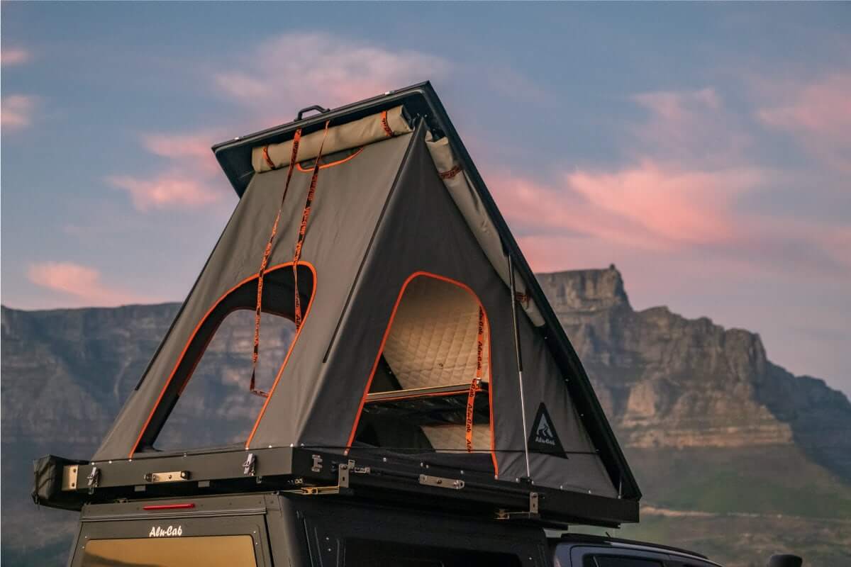 ROOF TOP TENT - OVERLAND STYLE オーバーランドスタイルに特化 ROOF TOP TENT - OVERLAND STYLE オーバーランドスタイルに特化
