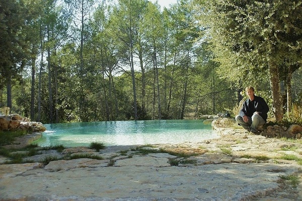 piscine lagon débordante