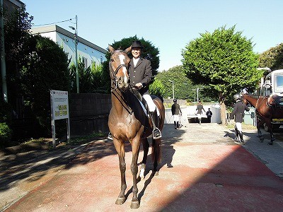 馬術競技会場へ出発