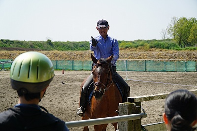 脚は軽い圧迫です