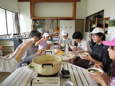 乗馬クラブのイベントうどん祭りの様子