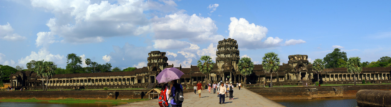 Dieses großartigste Bauwerk der Khmer-Periode vereinigt indische und und hinterindische Kultur zu einem der schönsten Monumente der Welt