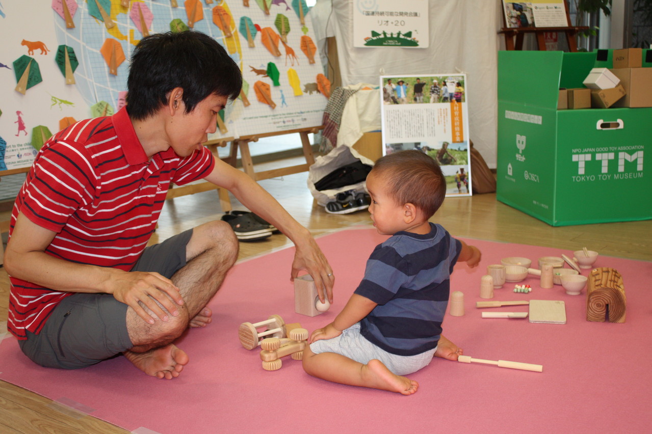 wooden toys are good for baby's sentiment education