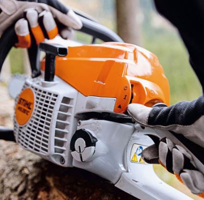 Stihl MS 261 Kettensäge bild schräg von der Seite