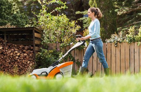 Stihl Rasenmäher RMA 239C im Einsatz