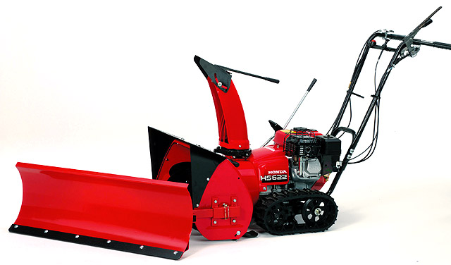 Honda Schneefräse HS 622 mit Schneeschild montiert