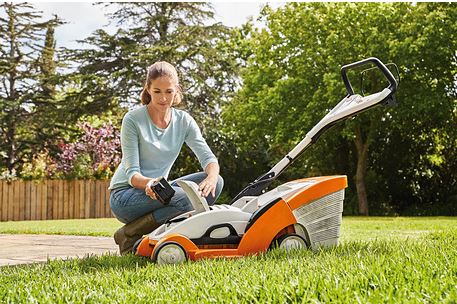 Stihl RMA 239c beim Akku austausch