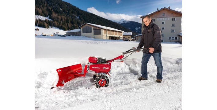 Honda Schneeschieber FJ 500 DE im Schnee