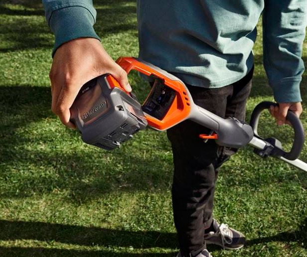 Akku wird eingeführt in Akku sense 215iL