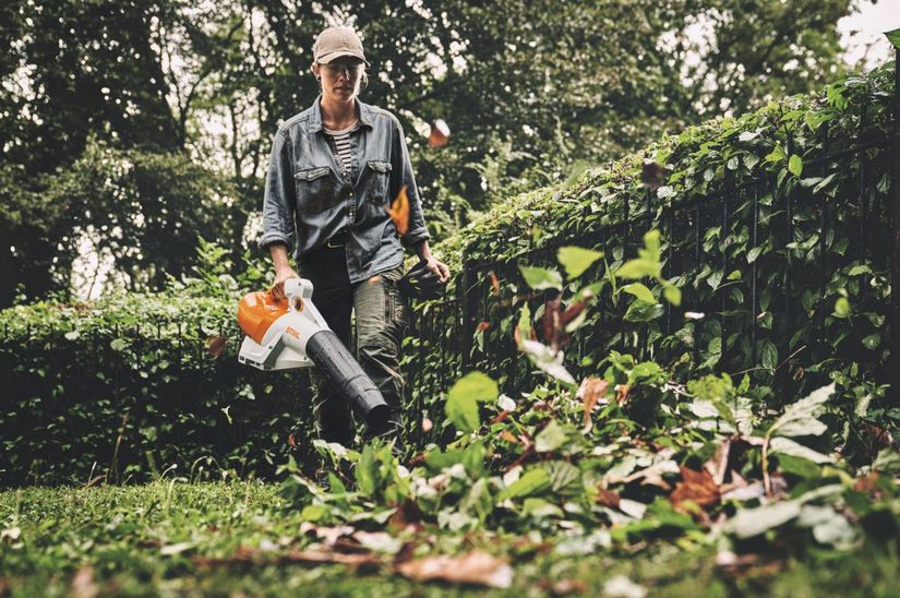 Stihl Akku Laubbläser BGA 250 Im Einsatz