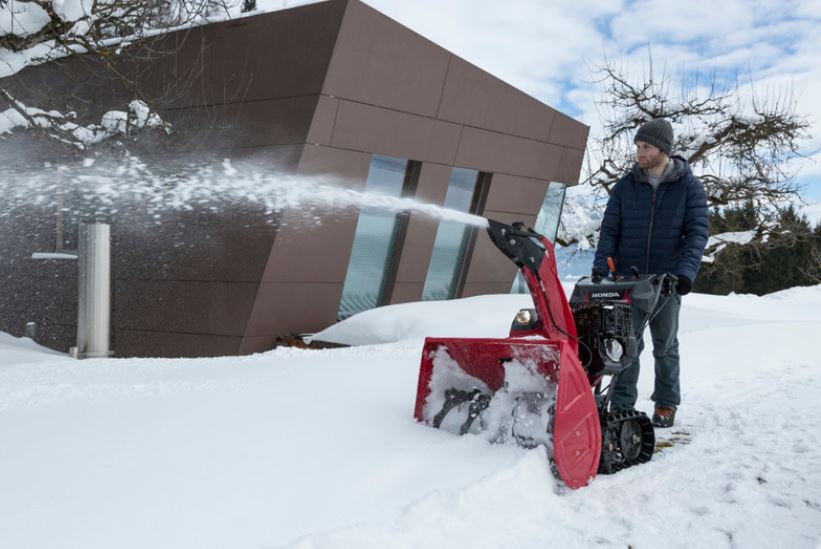 Honda Schneefräse im EInsatz