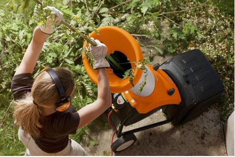 Stihl Elektrohäcksler GHE 250 im Einsatz