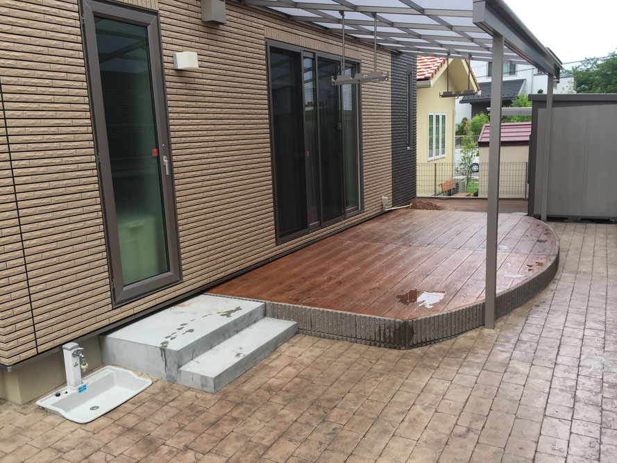 ウッドデッキ　樹脂デッキ　タイルデッキ　テラス　スタンプコンクリート　デザインコンクリート　樹ら楽　ココマ　ジーマ　暖蘭