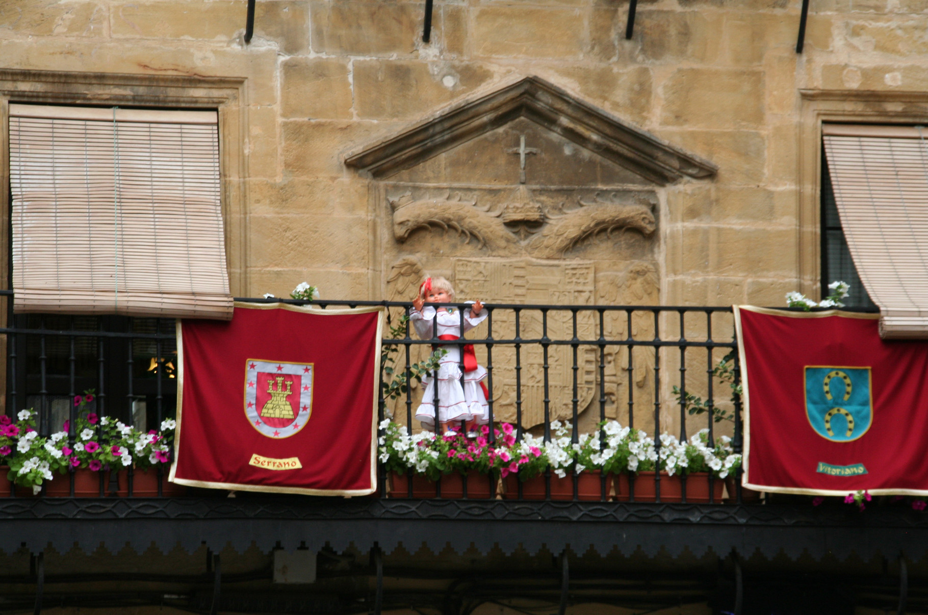 Laguardia: l'ancienne mairie avec les armes de Charles Quint