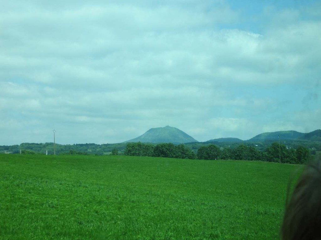 Vue lointaine du Puy-de-Dôme