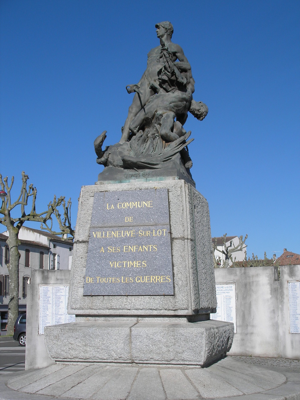 Villeneuve-sur-Lot : le monument aux morts