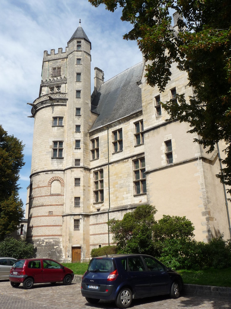 Bourges, maison de J. Coeur : la façade arrière édifiée sur la muraille gallo-romaine