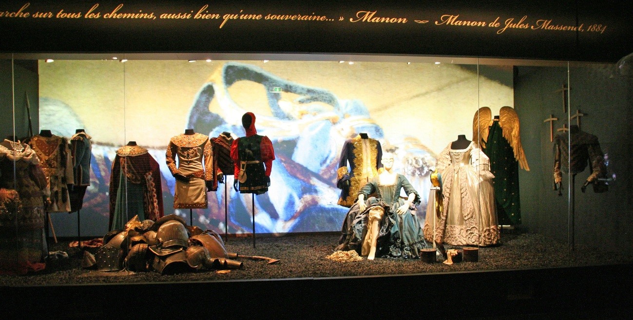 Moulins: des costumes au Centre National des Costumes de Scène (CNCS)