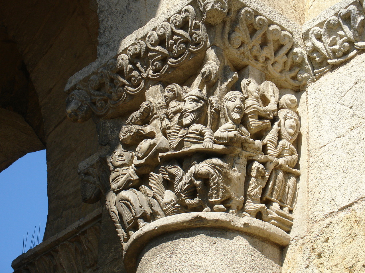 La Sauve : l'abbaye, chapiteau du banquet d'Hérode