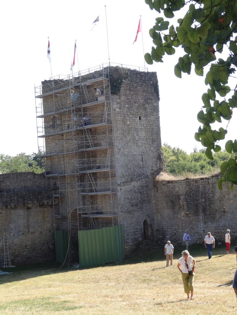 Castrum de Pommiers: la tour Sud de l'enceinte