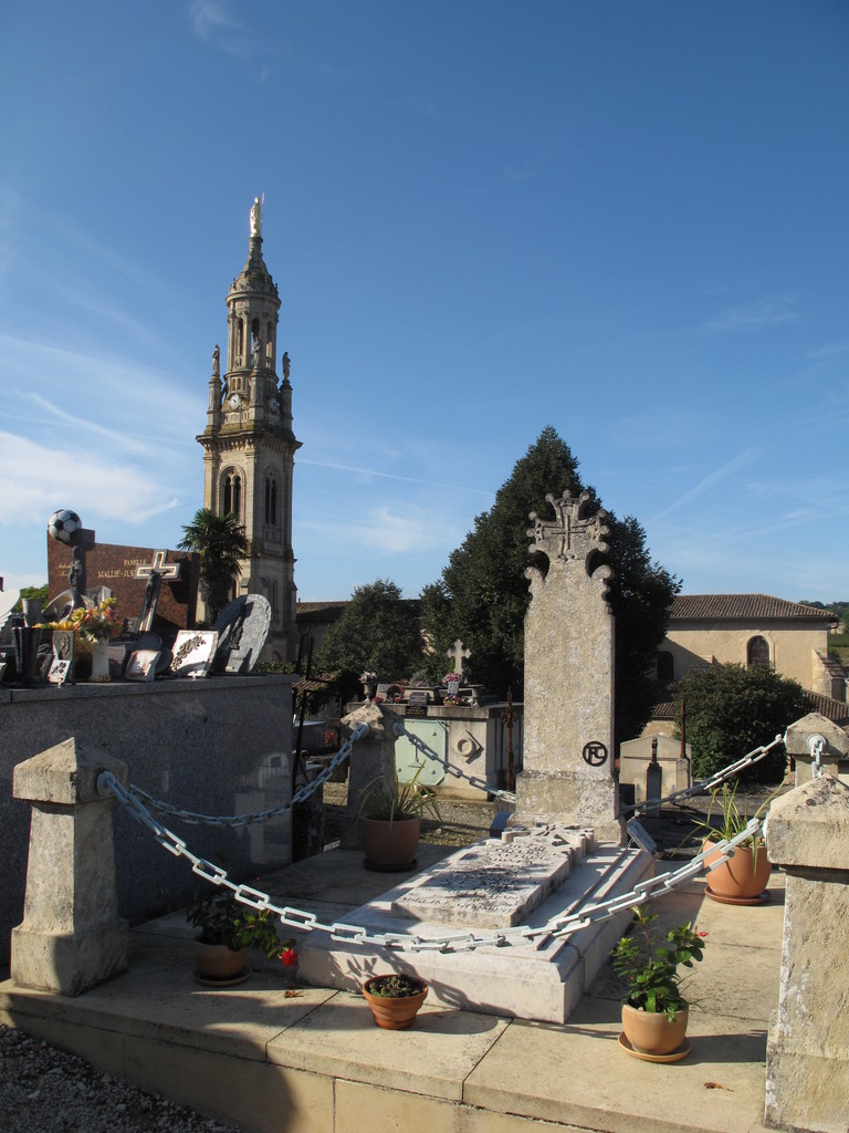 Verdelais : tombe de Toulouse-Lautrec au cimetière.