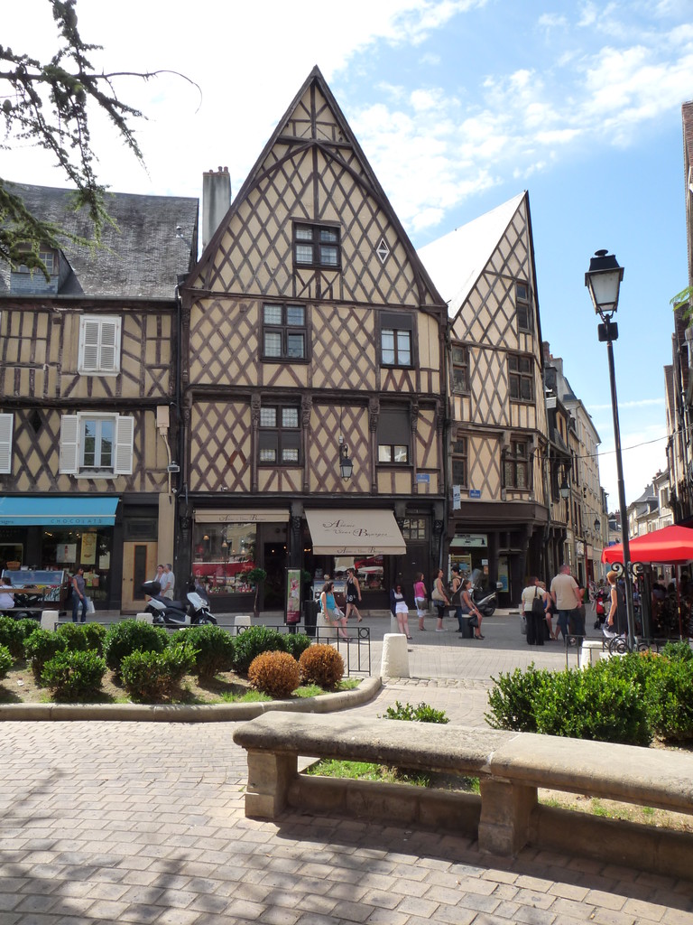 Bourges : la place Gordaine, centre du marché médiéval