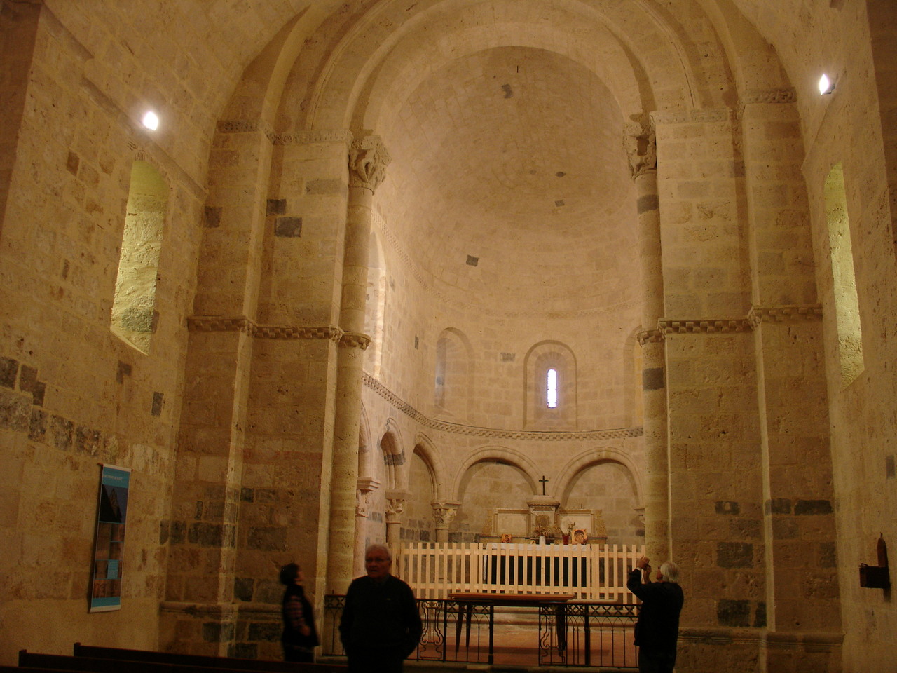 Saint-Pierre-de-Buzet : le choeur de l'église