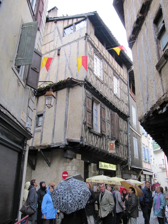 Foix : maison médiévale à pans de bois dans le centre-ville