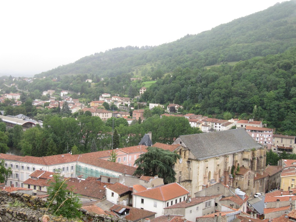 Foix : vue sur la ville et l'église Saint Volusien du château